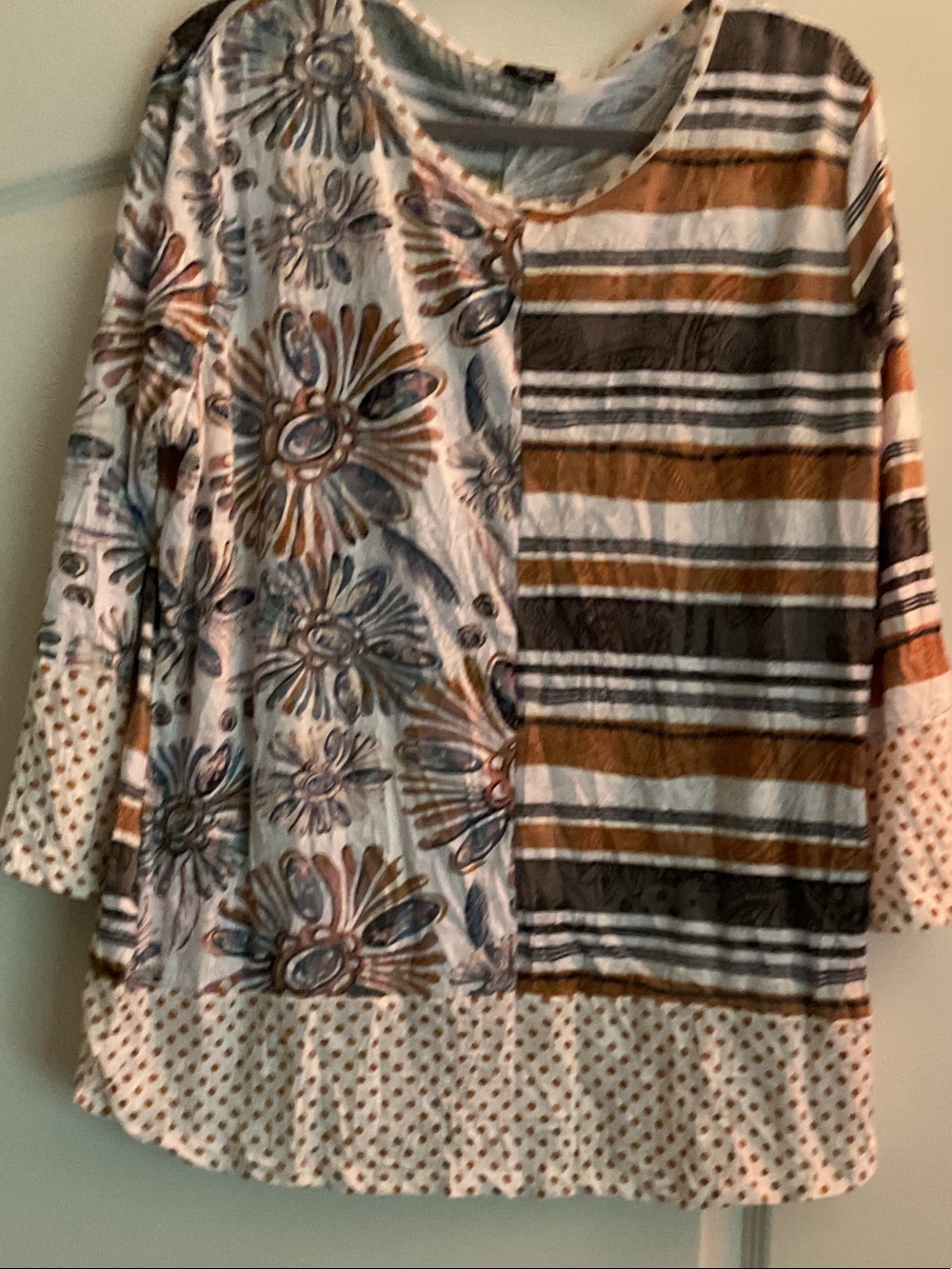 Mixed-Print Long-Sleeve Tunic Top in Brown and White